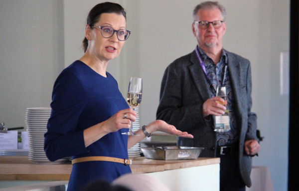 Minna Arve, Mayor of Turku and First Vice-President of ICLEI (Local Governments for Sustainability) welcoming participants at the Conference dinner.